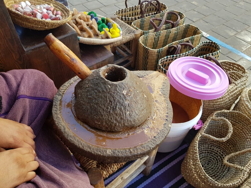 tradicionalna marokanska priprema arganovog ulja