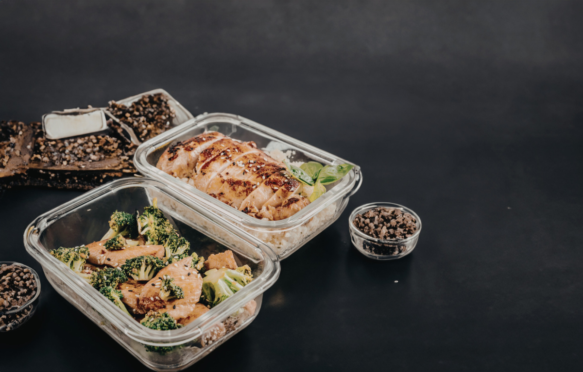 Hrana u plastičnim posudama