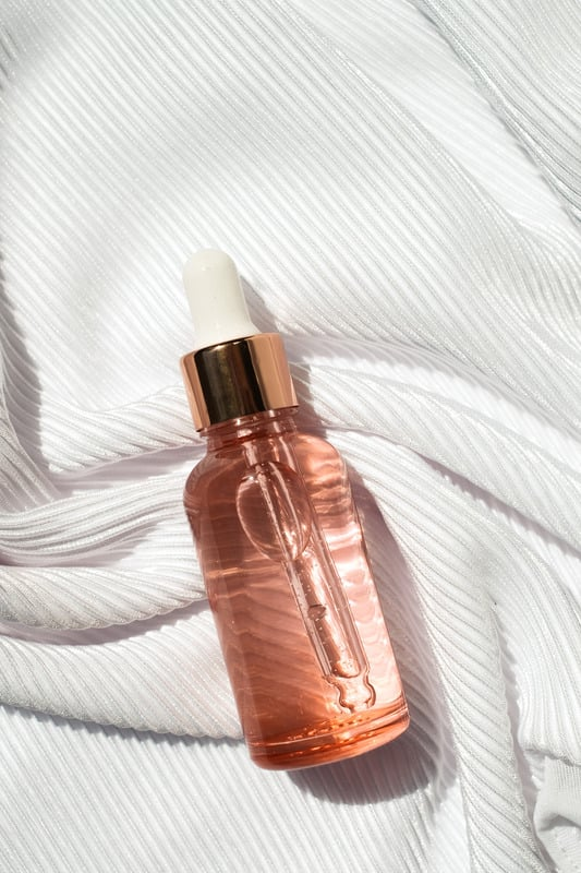 Retinol u bočici